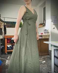 Wrap dress in natural linen, light and comfortable, it will be your main ally in everyday life or to accompany you during your fantastic trips to a medieval festival ✨ This dress can be made in a multitude of colors, contact me to let me know your wishes. The sizes indicated are standard sizes but it is entirely possible to make the dress to your measurements directly! Each creation is made by me in my workshop 🇧🇪 I am available for your requests for personal and tailor-made creations, to do t Fitted Linen Dresses For Larp, Bohemian Linen Medieval Dress For Larp, Fitted Medieval Summer Dress, Fitted Medieval Style Summer Dress, Fitted Medieval Dress For Summer, Medieval Summer Dress For Larp, Medieval Style Dress For Summer Larp, Medieval Style Dress For Larp In Summer, Fitted Bohemian Linen Dress