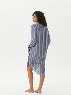 Score the best discounted overstock and returns at unbeatable prices on Bazar! Save this perfectly good piece of garment from becoming textile waste. Blue Shirt Dress For Beach, Casual Fall Dress With Unlined Sleeves, Spring Daywear Dress With Shirttail Hem, Blue Relaxed Fit Shirt Dress For Summer, Casual Workwear Dress With Shirttail Hem, Blue Relaxed Fit Knee-length Shirt Dress, Relaxed-fit V-neck Shirt Dress For Daywear, Casual Fitted Tunic Midi Dress, Casual Dresses With Relaxed Fit And Unlined Sleeves