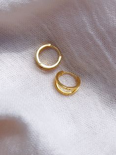 Vermeil Double Hoop Earrings for everyday. These beaming gold hoop earrings like your favorite basic huggies, but with a bigger punch. You need these gold hoop beauties in your life.✦ DETAILS ✦✧ Name: Alana - (ah LAN ah) - fair, beautiful, offering.✧ Gold Vermeil.✧ 13mm Outer Diameter & 9mm Inner Diameter.✧ All Ke Aloha Jewelry pieces come packaged thoughtfully, beautifully, and ready for gift giving. Everyday Gold Hoop Huggie Earrings, Gold Huggie Cartilage Earrings For Everyday, Small Hoop Huggie Earrings For Gift, Everyday Gold Huggie Cartilage Earrings, Simple Gold Huggie Earrings Tarnish Resistant, Everyday Hoop Cartilage Earrings, Simple Hoop Huggie Earrings For Everyday, Gold Plated Small Hoop Cartilage Earrings, Simple Gold Huggie Earrings As Gift