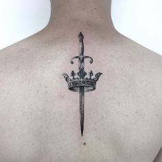 Unique Crown, Tatuagem Masculina Pequena, Crown Tattoo Design, Men Chest, Inspiration Tattoos, Crown Tattoo, Lehenga Choli Online, Tattoo Designs And Meanings, Hand Tattoo