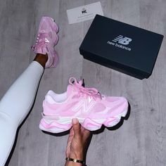 Pink New Balance, New Balance Shoe, Pink Nike Shoes, Pretty Sneakers, Trendy Shoes Sneakers, Nike Shoes Girls, Pretty Shoes Sneakers, Jordan Shoes Retro, Shoes Outfit Fashion