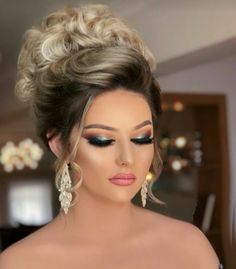 Bride Hairstyles Curly Hair Half Up Half Down, Type Of Content, Cut Her Hair, Cute Hairstyles For Medium Hair, Hairstyles For Medium Length Hair, Medium Length Hair