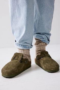 Boston Shearling Birkenstock Boston Shearling Birkenstock, Shearling Birkenstock, Boston Shearling, Birkenstock Boston Shearling, Husband Fashion, Casual Trendy Outfits, Anthro Style, Most Comfortable Sandals, Birkenstock Outfit