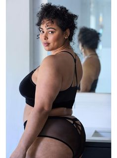 Back In Black, Curvy Women Outfits, Plus Size Beauty, Matches Fashion, Female Poses, Black Lingerie, Plus Size Lingerie, Beautiful Black Women, Back To Black