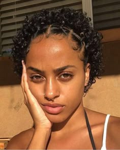 Cute Short Natural Hairstyles, Big Chop Hairstyles, Short Hair Styles African American, Cabello Afro Natural, Short Natural Curly Hair, Blue Black Hair, Twa Hairstyles, Short Hair Black, Really Short Hair