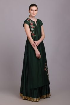 Emerald green kurta with placed thread embroidered front and back yoke. Paired with a flared skirt with sequins hem and Banarasi silk maroon dupatta with tassels on hem. - Aza Fashions Maroon Dupatta, Kurta Skirt, Green Thread, Women Kurta, Straight Kurta, Set Women, Flared Skirt, Embroidered Silk, Aza Fashion