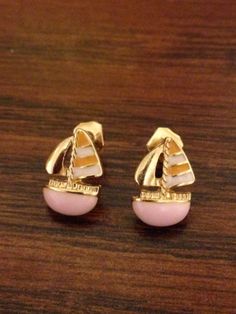 Sailboat earrings. #TSM Sailboat Earrings, Curiosity Box, Preppy Essentials, Sparkly Things, What Should I Wear, Womens Fashion Inspiration, Ear Rings, Fabulous Jewelry, Anchors