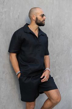 The Tulum Essentials Polo in black is a minimalist and elegant piece made from high-quality Belgian linen. It has a classic collar and short sleeves, with no buttons for a clean look. The breathable and moisture-wicking fabric is perfect for warm weather, and its hypoallergenic and bacteria-resistant properties make it ideal for sensitive skin. This versatile and timeless polo is a must-have for any wardrobe. Size: ONESIZE (M/L)Model: 180cmColor: BLACKMaterial: 100% PREMIUM LINEN All Black Linen Outfit Men, Black Linen Shirt Men, Classic Black Linen Shirt, Black Classic Polo Collar T-shirt, Black Moisture-wicking Polo Collar T-shirt, Belgian Linen, Casual Elegance, Moisture Wicking Fabric, Tulum