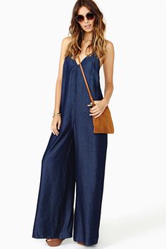 CUTE!!!!! Rhapsody Chambray Jumpsuit in Clothes Bottoms Rompers + Jumpsuits at Nasty Gal Chambray Jumpsuit, Blue Jean, Moda Fashion, Denim Fashion, Chambray, Nasa, Jumpsuits For Women, Casual Chic, Farmer