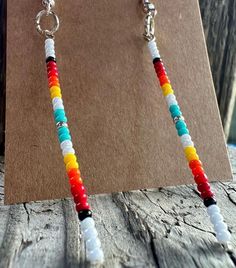 Simple, beautiful Native American made single strand earrings. Size 11 beads. Native American Earrings Diy, Simple Beaded Earrings, Native American Beadwork Earrings, Simple Bead Earrings, Native Earrings, Beaded Items, Beautiful Beaded Earring, Earrings Patterns, Beaded Earrings Tutorials