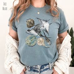 👀Images are an accurate depiction of what you'll receive upon purchase ♂️ All Shirts are Unisex Sizing 👣 Printing is "Direct To Garment"  (Ink printed). Introducing our "Rays" T-shirt, a powerful statement piece that combines style with a meaningful message. Crafted from premium, eco-friendly cotton, this shirt showcases the beauty of marine life with detailed illustrations of five majestic ray species: the Manta Ray, Spotted Eagle Ray, Electric Ray, Bluespotted Ray, and Guitar Ray. Each ray i Marine Life Fashion, Ocean Clothes, Ocean Shirts, Ocean T Shirt Design, Manta Ray Necklace, Electric Ray, Marine Biology Shirts, Spotted Eagle Ray, Eagle Ray