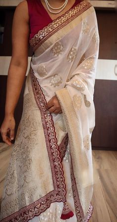 *Wedding attire* Adorn yourself in this beautiful and charming sona chandi weaving on pure khaddi georgette designer saree in sabyasachi scallop intricate borders 💕💕 *kanchi borders meets the tradition* With contrast blouse piece            length: 5.50 Meters || Blouse fabric length: 1.00 Meter  ✅ Occasion: Festival Special | Indian Wedding | Engagement Ceremony | Award Ceremony and Business Functions | Partywear | Sangeet wear | Christmas Day | Haldi wear | Mothers day special | Baby-Shower wear | Bridesmaid Saree blouse stitching available but extra charge will be applicable... Luxury Traditional Wear With Border For Ceremonies, Luxury Banarasi Silk Blouse With Chikankari Embroidery, Luxury Georgette Blouse Piece For Traditional Ceremonies, Luxury Chinon Saree With Gota Work, Cheap Saree With Zari Work For Festivals, Cheap Chanderi Saree For Wedding, Luxury Traditional Wear With Stone Work For Ceremonial, Luxury Traditional Wear With Printed Border For Ceremonies, Luxury Chinon Saree With Zari Work