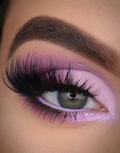 Colourful Make Up Looks, Colorful Eye Makeup Looks, Light Purple Makeup Looks, Lavender Makeup Looks, Colourful Makeup Looks, Colourful Eye Makeup, Purple Makeup Looks, Makeup Purple, Purple Eye Makeup