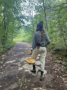 Outdoors Work Outfit, Outdoorsy Chic Outfits, Leah Gibson, Foraging Outfit, Field Work Outfit, Forest Outfit, Outdoor Style Women, Outdoorsy Style, Gardening Outfit