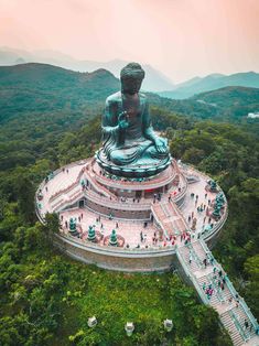 the buddha statue in asia with text overlay that reads 10 tips for traveling in asia