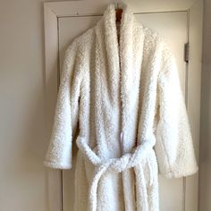 Cozy Robe From Pottery Barn. Washed Once But Never Worn. Normal Robe Fit - One Size. Cozy Robes, Cozy Robe Aesthetic, Comfy Robe Aesthetic, Fluffy Robe Aesthetic, Cozy White Winter Robe, White Cozy Sleep Robe, Cozy Winter Bedtime Robe, White Bath Robe, Fuzzy Bathrobe