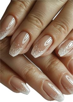 Don't Miss Out! See 10 Stunning American-Style Nails That Are Totally In Right Now. Get inspired and show off your style! Glitter makes things way more fun! Imagine wearing these nails with a hot American-made dress. White Nails For Wedding, Famous Nails, Elegant Touch Nails, Beige Nails, Nail Style, White Nail Designs, White Nail