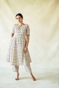 Polka Dot Suits Women Indian, Dot Print Kurti Design, Indian Cotton Suits For Women, Indian Kurta Designs For Women, Summer Kurtas For Women, Best Kurti Designs For Women, Cotton Designer Kurtis Patterns, Polka Dots Kurti Indian, Cotton Kurti Designs Summer