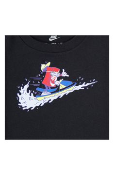 Boxy the Nike box conquers the waves on the front of a T-shirt made for kids who like to ride along splashed in the comfort of soft, breathable cotton. 60% cotton, 40% polyester Machine wash, tumble dry Imported Casual Short Sleeve Tops For Water Sports, Sporty Black Tops For Water Sports, Short Sleeve Graphic Print Tops For Water Sports, Crew Neck Top With Graphic Print For Water Sports, Graphic Print Crew Neck Top For Water Sports, Casual Crew Neck T-shirt For Water Sports, Playful Nike Crew Neck T-shirt, Casual Graphic Print T-shirt For Water Sports, Nike Cotton T-shirt For Baseball Season