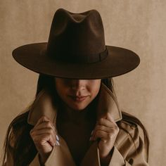 "Looking for a hat that will help you stand out from the crowd? Check out the Brown Felt Fedora Hat. This eye-catching hat is handmade in México from wool to felt, and features a 10 centimeter wide brim. The elegant brown color is perfect for any outfit, and the hat can be worn all year round. * Handmade in México * Made from natural materials * 5-star rated model * Etsy's pick: selected by Etsy's style and trend editors SIZES Medium (M) = head circumference of 56 - 58.5cm Large (L) = head circu Luxury Elegant Winter Cowboy Hat, Luxury Western Fedora For Everyday Wear, Luxury Brown Elegant Fedora, Luxury Chic Brown Fedora, Luxury Modern Felt Hat With Short Brim, Luxury Modern Felt Hat With Curved Brim, Luxury Trendy Hat For Fall, Luxury Brown Fedora For Fall, Luxury Elegant Women's Fedora