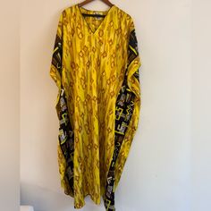 Beautiful Yellow 80’s Style Caftan. Abstract Art. Super Comfortable. New Never Worn However It Does Need To Be Washed As It Was Stored At A Smokers House. Yellow Abstract Art, Yellow Abstract, Shein Dress, Dresses Vintage, Dyed Dress, Art Color, Mini Cocktail Dress, Boho Maxi, Sheer Chiffon