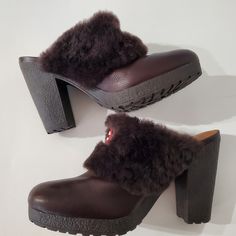 Hunter *Retail $195 *Brand New W/O Tags *Wore In House For Fit But Too High For Me! *Women's Size 7 *Style Name: Bruson *Color: Dark Brown *Genuine Brown Leather Upper Mules Clogs *Slip On *Hunter Logo On Front Top *Genuine Brazilian Sheepskin Shearling Lined & Upper Accent! *Dark Brown Rubber Bottom Sole & Heel *Approx 4" Heel *Made In Brazil #Bohemian #Leather #Shearling #Festival #Mules #Boho #Casual Excellent Like New Condition *Wore In House Only For Fit/Too High For Me! *No Flaws *Smoke-Fr Hunter Brown, Hunter Logo, Clogs Heels, Rubber Sneakers, Black Clogs, Ankle Shoes, Hunter Shoes, Slip On Mules, Women Hunters