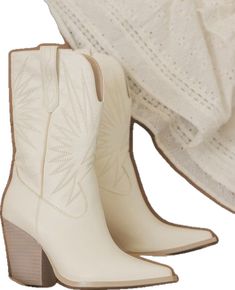 White Western Style Summer Boots, Chic Off White Boots For Fall, White Fitted Summer Boots, Fitted White Summer Boots, Fitted White Boots For Summer, White Western Boots For Spring, Classic Cream Boots For Spring, Chic White Summer Boots, Elegant Cream Summer Boots