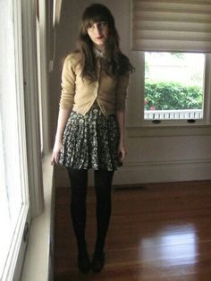 Casual Work Style, Peter Pan Blouse, Vintage Floral Skirt, Opaque Tights, Work Fashion, Leggings Fashion