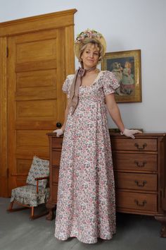 Inspired by Julia Quinn and Jane Austen and the romantic fashions of the early 19th century, Leah is ready for a leisurely stroll on a lovely sunny afternoon. Pair it with the matching bonnet! #RegencyDress #JuliaQuinn #Bridgerton #RecollecitonsClothing High Waist Dress, Prairie Dress, Lace Collar, Historical Clothing, Lovely Print