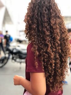 Middle Part Curly Hairstyles, Curly Hairstyles Middle Part, Curly Easy Hairstyles, School Curly Hairstyles, Hairstyles Middle Part, Easy Hairstyles For School, Shampoo For Curly Hair