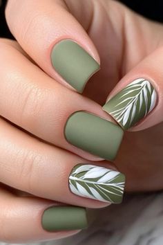 Beautiful green and white nail for autumn Simple Fall Nails, Green Nail Designs, Fall Nail Colors, Fall Nail, Floral Nails, Fall Nail Designs, Fancy Nails, Green Nails, Nails Design