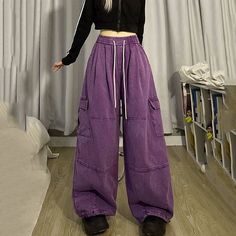 Vintage Loose Cargo Jeans Big Pants Outfit, Hippy Clothing, Grunge Preppy, Big Pants, Street Punk, 90s Fashion Grunge, Estilo Hippie, Skirt And Sneakers, Black Halter Dress