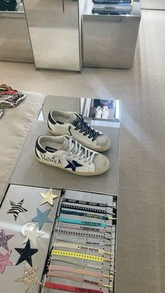 Outfit With Golden Goose Sneakers, Golden Goose Aesthetic, Golden Goose Sneakers Outfit, Golden Goose Outfit, Aesthetic Post, Pretty Shoes Sneakers, Cinderella Shoes, Shoes Outfit Fashion, Golden Goose Sneakers