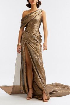 Oscar De La Renta one shoulder draped gown in dark gold. Lining: 100% silk, 57% silk/43% polyester Dry clean Made in USA of American fabric Prom Silk Dress, Gold Gown Dress, Brown Evening Dresses, Draped Gown, Black Tie Attire, Shimmery Dress, Drape Gowns, Fancy Gowns, Golden Dress