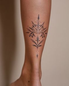 Unique Ornamental Tattoo, Nordic Style Tattoo, Ornamental Shin Tattoo, Shin Tattoos For Women Ideas, Ornamental Forearm Tattoo, Ornamental Leg Tattoo, Ornamental Lotus Tattoo, Turbo Tattoo, Back Of Leg Tattoo