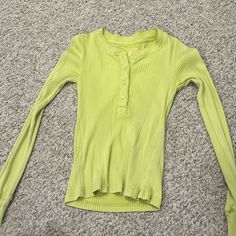 Brand New Aerie Long Sleeve Top, Xs, Cute Lime Green Color. Fitted Neon Yellow Casual Tops, Spring Yellow Ribbed Top, Casual Yellow Ribbed Top, Fitted Long Sleeve Light Green Top, Casual Fitted Lime Green Top, Fitted Lime Green Casual Top, Stretch Yellow Y2k Tops, Yellow Stretch Y2k Top, Yellow Ribbed Long Sleeve Top