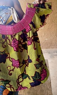 Kampala Top Styles For Ladies, Karabela Dress Haiti, Model Dantel Robe Senegal, African Maternity Dresses, Aya Couture Senegal 2022, African Print Tops, Traditional African Clothing, Batik Fashion