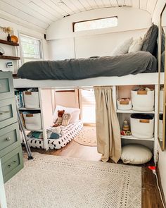 there is a bunk bed in the middle of this room with no mattresses on it