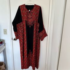 Nwot Women’s Long Sleeve Machine Embroidered Traditional Palestinian Dress Size 4, Equivalent To Xl. Black Background And Red Colored Embroidery. Stunning And Perfect For Traditional Weddings/Occasions. Comes From A Smoke Free & Cat Friendly Home. Make Me A Reasonable Offer, I’m Flexible With Prices. Bundle & Save! Chiffon Kaftan, Short Box Braids Hairstyles, Traditional Weddings, Short Box Braids, Short Kaftan, Orange Chiffon, Maxi Kaftan, Moroccan Kaftan, African Dashiki