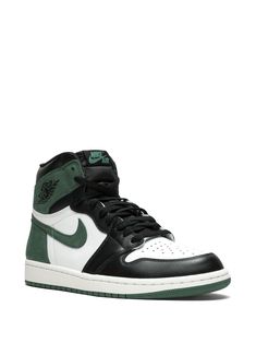 Find JORDAN Air 1 Retro High Og Clay Sneakers on Editorialist. white/black/green leather/faux leather signature Swoosh logo detail signature Air Jordan Wings logo logo patch at the tongue front lace-up fastening perforated toebox round toe flat rubber sole These styles are supplied by a premium and authenticated sneaker marketplace. Stocking only the most sought-after footwear, they source and curate some of the most hard to find sneakers from around the world. Air Jordan Green, Jordan Wings, Jordan Air, Wings Logo, Swoosh Logo, Green Leather, Black Green, Patch Logo, Air Jordan