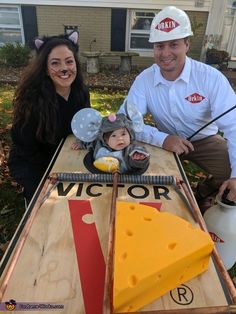 Baby Mouse Costume, Wagon Costume, Mouse Trap Diy, Family Costumes For 3, Family Costumes Diy, Mouse Halloween, Girls Halloween Outfits, 1st Halloween, Mouse Trap