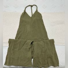 Great Condition, Super Comfy For A Cute Summer Outfit. Wide Leg Jumpsuit For Beach, Solid Overalls For The Beach, Solid Beach Overalls, Zara Green V-neck Jumpsuits And Rompers, Beach Wide Leg Jumpsuits And Rompers With Pockets, Beach Wide-leg Jumpsuits And Rompers With Pockets, Beach Wide Leg Jumpsuits With Pockets, Zara Summer Jumpsuits And Rompers For Beach, Zara Summer Beach Jumpsuits And Rompers