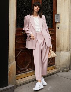 Pixie Market, Pink Trousers, Monochrome Fashion, Pink Suit, Woman Suit Fashion, Lace Homecoming Dresses, Looks Street Style, Chic Pink, Oversized Blazer