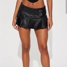 Adorable Mini Skirt With Built In Shorts. Stretchy, Comfy, Breathable. Perfect For The Summer! Mini Skirt Fashion, Camo Mini Skirt, Red Mini Skirt, Faux Leather Mini Skirt, Micro Mini Skirt, Ruffles Fashion, 60 Fashion, Leather Mini Skirt, Micro Mini