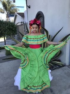 1 Mexican Dress TWO PIECE GREEN one size fit most TEEN AND WOMANS SIZES Two piece mexican dress 1 Mexican Dress one size fit most TEEN AND WOMANS SIZES 24 x 24 inches arm pit to arm pit 23 inches long Blouse 35 Inches long Skirt Belt not included Rebozo not included Measurements 90CM Traditional Green Dresses With Ruffles, Green Summer Costume Dress, Green Ruffled Costume Dress, Green Ruffled Dress For Costume, Green Short Sleeve Dress For Festivals, Green Summer Dress For Fiesta, Spring Fiesta Green Dress, Green Spring Fiesta Dress, Womans Dress