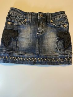 “Love My Skirt” Authentic Antik denim skirt stitched nice pocket detail Size 6. Shipped with USPS Priority Mail. Custom Skirt Denim, 2000s Skirt, Y2k Denim Skirt, Drippy Fits, Grunge Skirt, 2000s Clothes, Denim Skirt Outfits, Fits Clothes, 2000s Fashion Outfits