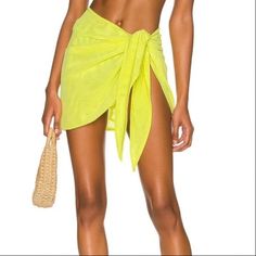 Good American New Xs-Large Sizes 0-4 Yellow Leg Daze Sarong Swim Beach Brand New With Tags Swimsuit Coverup Pants, American Swimsuit, Revolve Style, Swim Cover Up Dress, Beach Color, Fitted Mini Dress, Swim Skirt, Swimwear Cover, Yellow Fashion