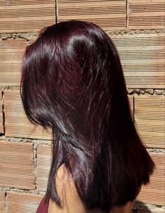 GORGEOUS RED HAIR COLOR IDEAS FOR GIRLS - color de pelo rojo Dark Cherry Hair, Burgandy Hair, Black Cherry Hair, Dark Red Hair Color, Maroon Hair