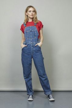 Amo los overoles 😍💐💚 Stripped Jumpsuits, Dungaree Outfits, Cute Overalls, Fall Fashion Skirts, Summer Attire, Mode Casual, Jeans Rock, Overalls Women