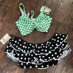 2 Swimwear Womens Medium Tops Green Black White Polka Dots Beach Pool Retro Nwt Unique Vintage Condition: New With Tags. Please See All Photos. Ships From Smoke-Free Home. I Try To Take The Best-Detailed Pictures Possible. Please Don't Hesitate To Ask Questions. Item Color May Vary From Different Screens, Lighting, Or Resolution. Thanks For Checking Out My Closet! Bundle For Combined Shipping. Z25 Spring Polka Dot Swimwear, Casual Polka Dot Swimwear For Summer, Casual Polka Dot Swimwear For Spring, Vintage Swim, Black Pins, Black High Waist, Detailed Pictures, Beach Pool, Black Bow